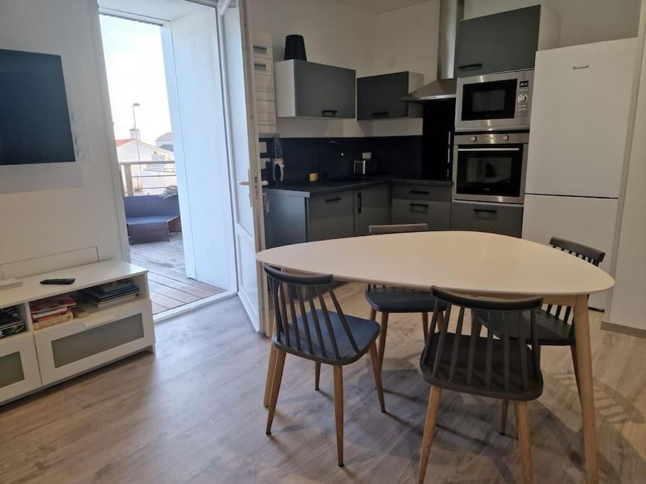 Superbe Appartement Renove A Neuf Centre Bourg เบรม ซูร์ แมร์ ภายนอก รูปภาพ